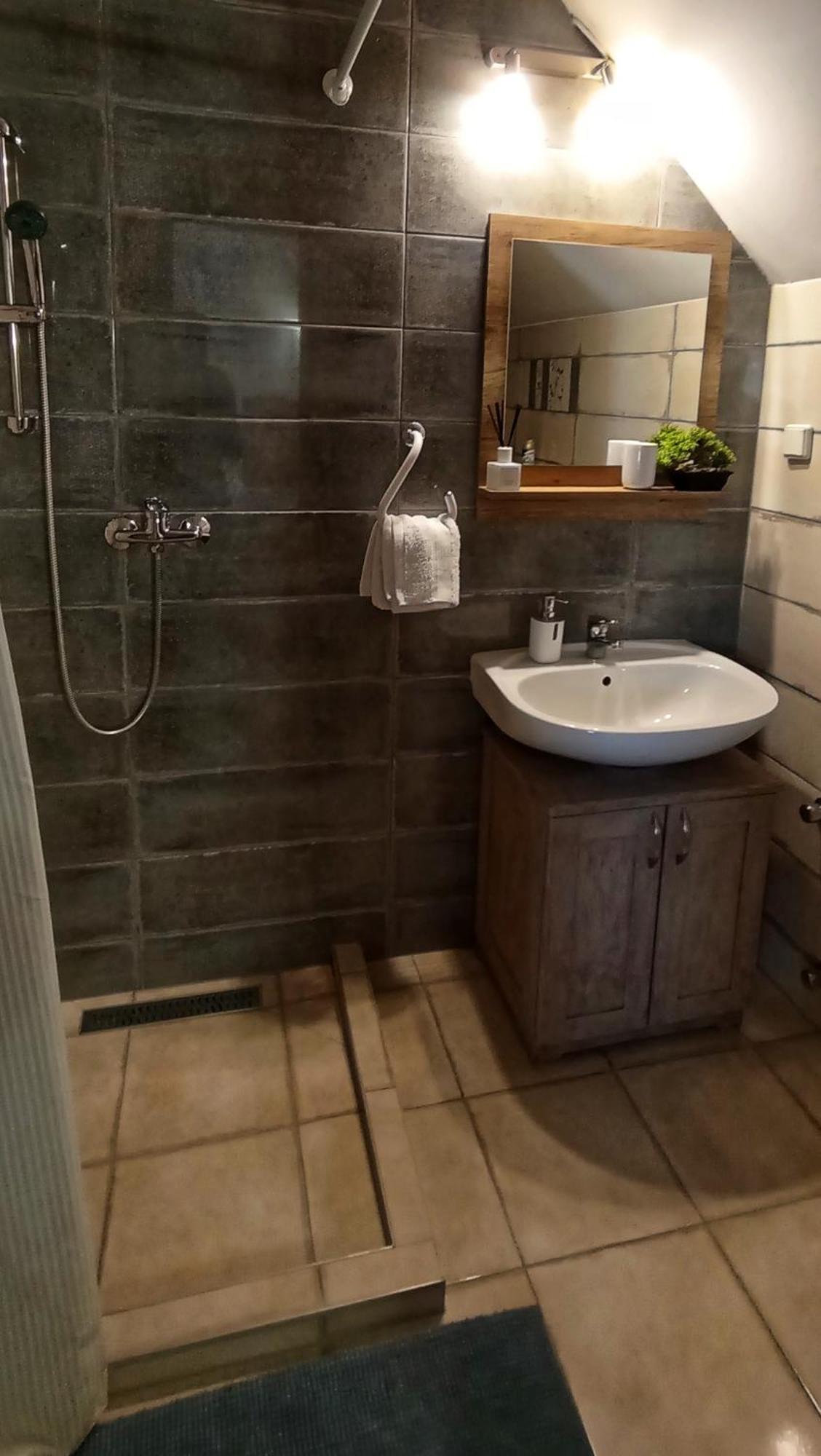Vitenyi Pince Vendeghaz Villany Ngoại thất bức ảnh